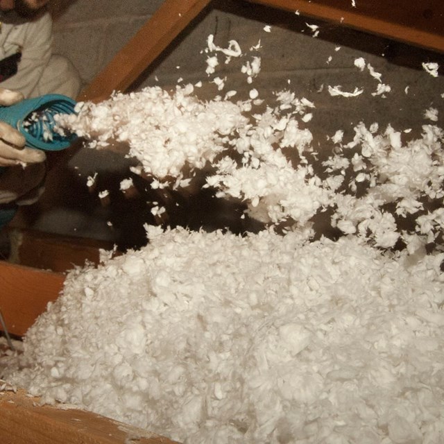 Aislamiento por insuflado con lana de roca en Lugo