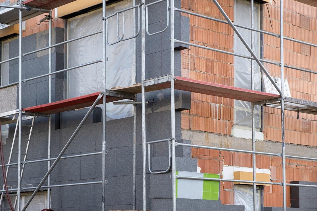 ¿Cuáles pueden ser las causas del filtrado de ruido del exterior?