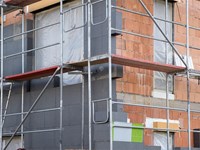 ¿Cuáles pueden ser las causas del filtrado de ruido del exterior?